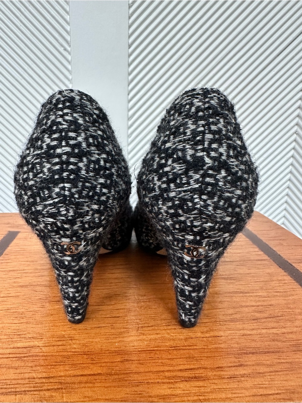 CHANEL Camellia Tweed Heels - Picture 5 of 12